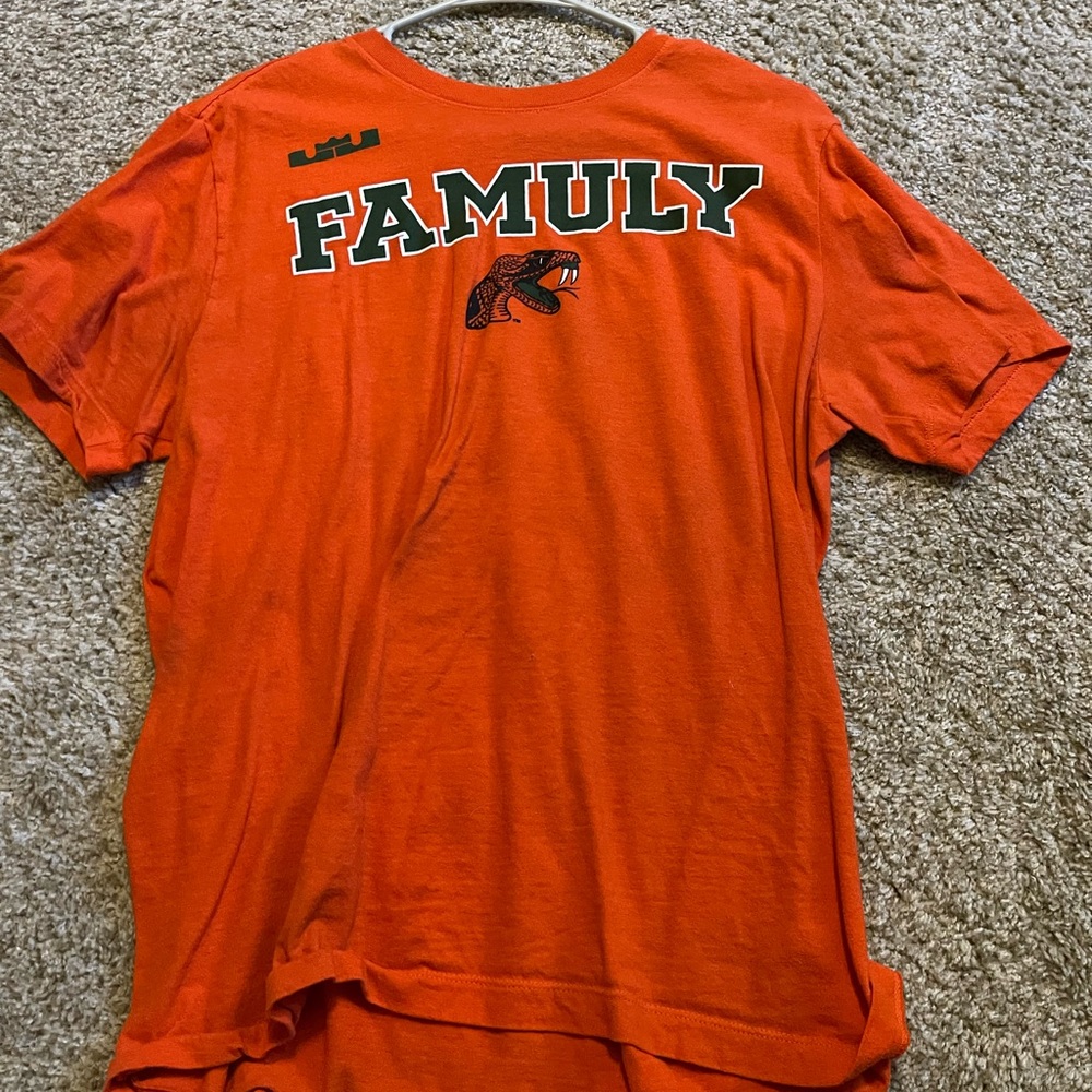 nike t-shirt